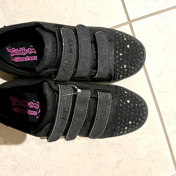 Sketchers sneakers for Girls - Picture 1 of 3